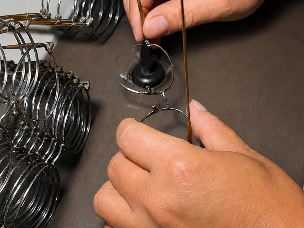 Manual rim wire assembly and adjustment of metal eyewear frames